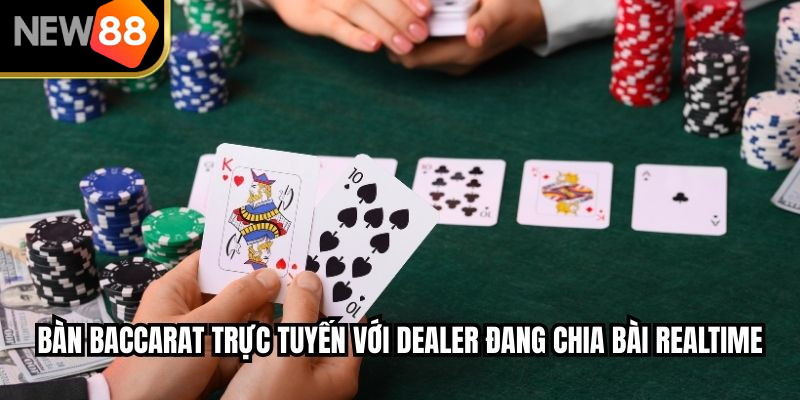 Bàn baccarat trực tuyến với dealer đang chia bài realtime